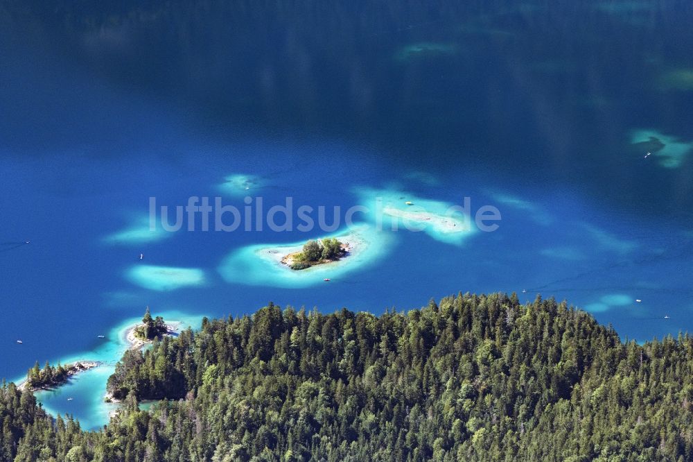 Grainau aus der Vogelperspektive: Insel Almbichl, Ludwigsinsel und Scheibeninsel im Eibsee bei Garmisch-Partenkirchen im Bundesland Bayern