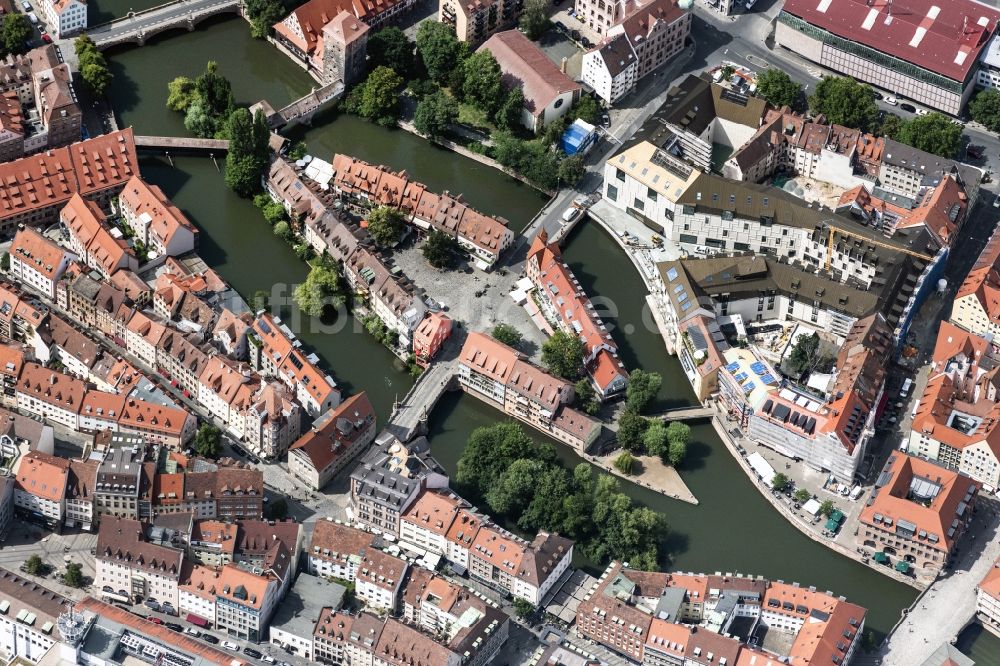 Luftbild Nürnberg - Insel beim Schleifersteg am Ufer des Flußverlaufes der Pegnitz in Nürnberg im Bundesland Bayern, Deutschland