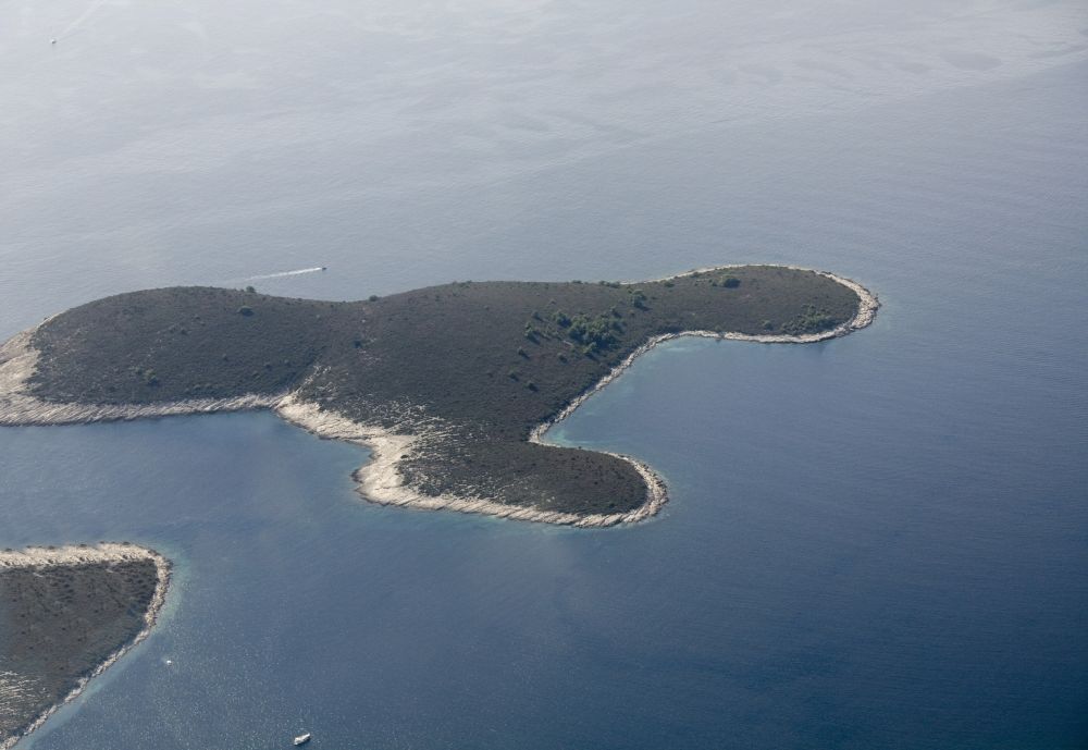 Luftaufnahme Hvar - Insel aus der Gruppe der Pakleni Inseln im Mittelmeer bei Hvar in Kroatien