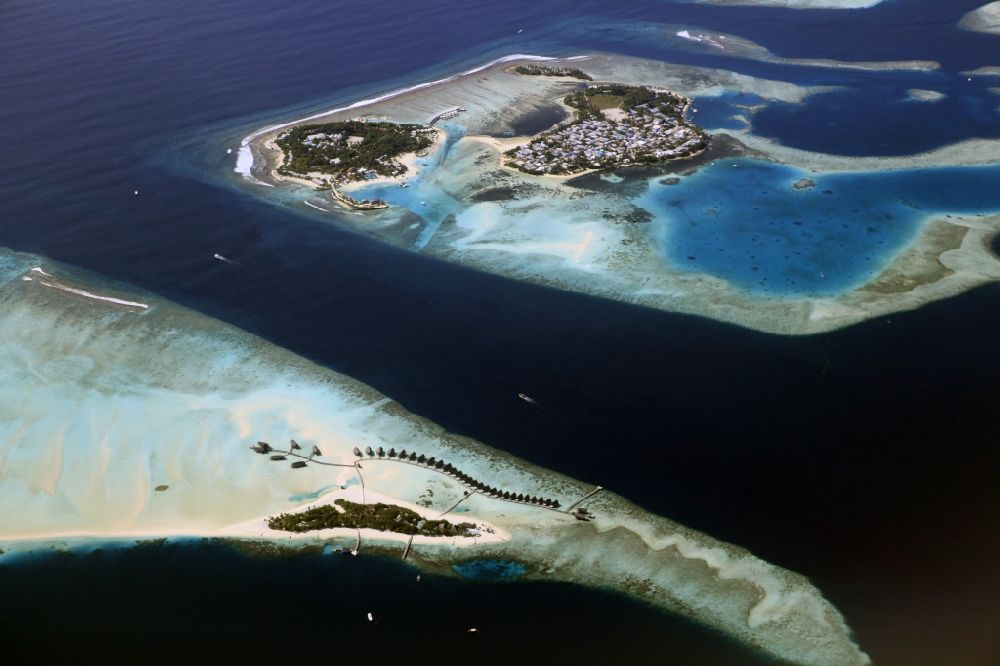 Dharanboodhoo aus der Vogelperspektive: Insel- Gruppen im Küstenbereich des Indischer Ozean in Dharanboodhoo in Central Province, Malediven