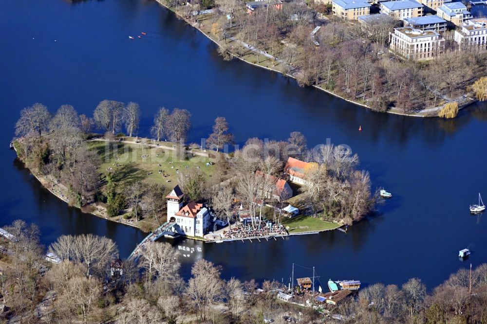 Luftaufnahme Berlin - Insel der Jugend am Ufer des Flußverlaufes der Spree in Berlin, Deutschland
