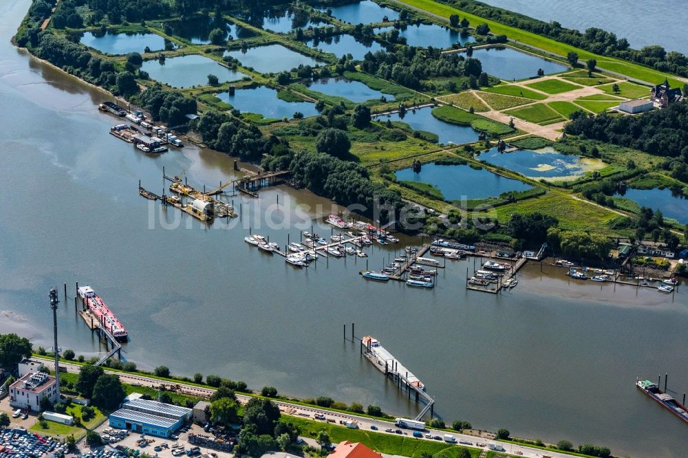 Luftaufnahme Hamburg - Insel Kaltehof am Ufer des Flußverlaufes Norderelbe in Hamburg, Deutschland