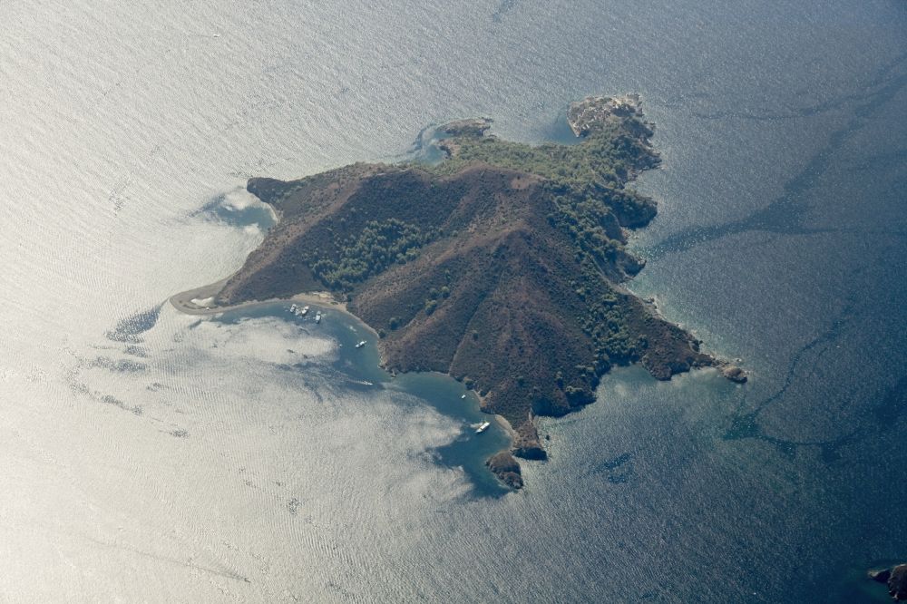 Fethiye von oben - Insel Kizil Adasi im Golf von Fethiye in der Türkei