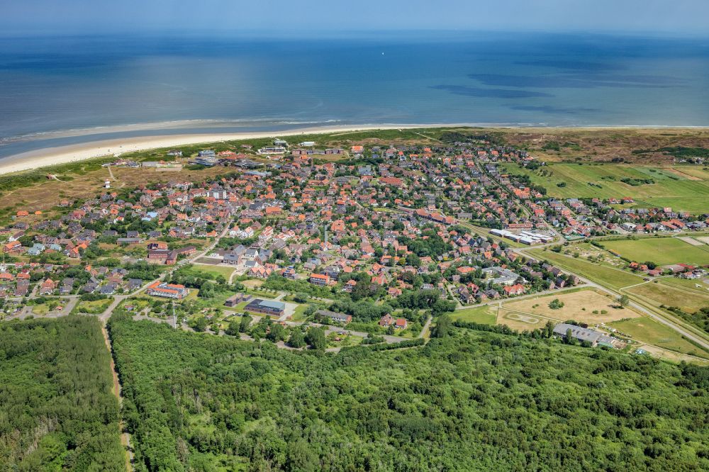 Luftaufnahme Langeoog - Insel Langeoog mit Ortsbereich in Langeoog im Bundesland Niedersachsen, Deutschland