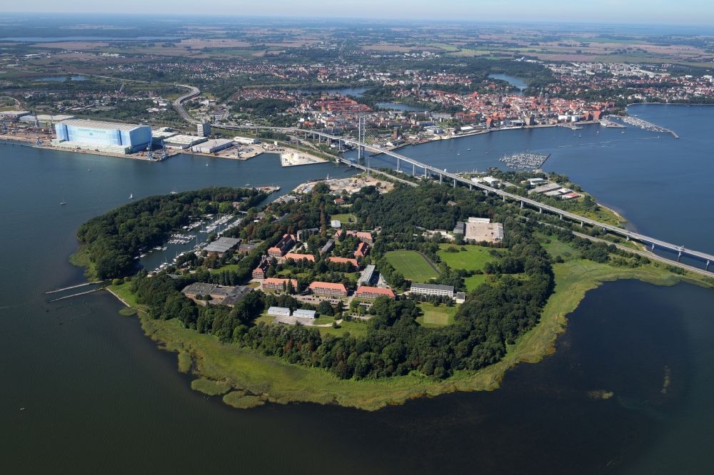 Luftbild Stralsund - Insel mit Ortsbereich im Ortsteil Dänholm in Stralsund im Bundesland Mecklenburg-Vorpommern