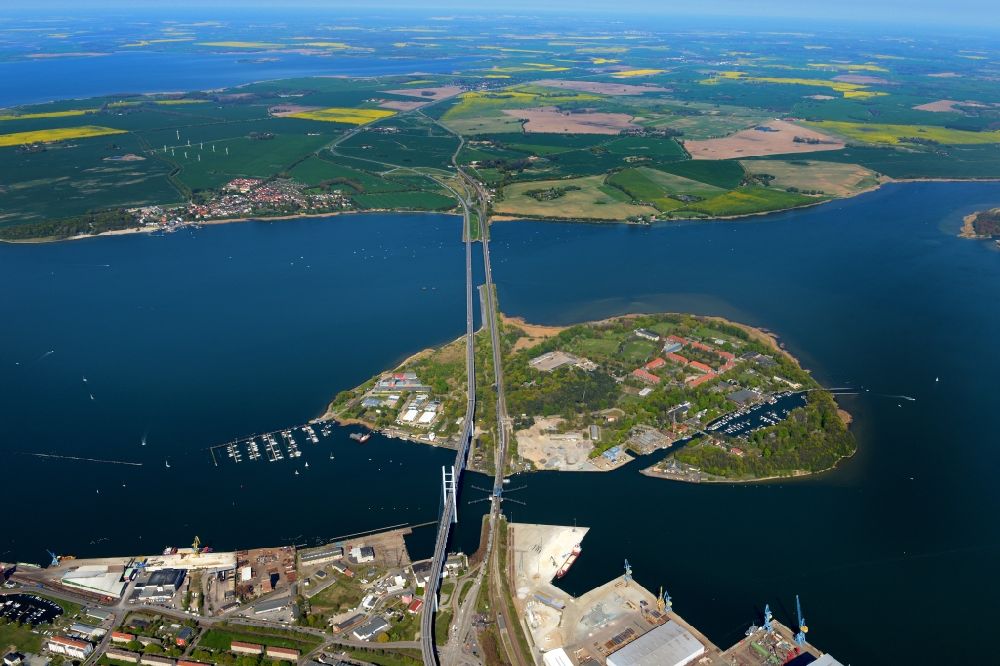 Luftbild Stralsund - Insel mit Ortsbereich im Ortsteil Dänholm in Stralsund im Bundesland Mecklenburg-Vorpommern