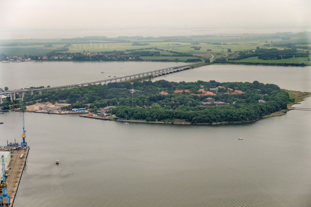 Stralsund von oben - Insel mit Ortsbereich im Ortsteil Dänholm in Stralsund im Bundesland Mecklenburg-Vorpommern