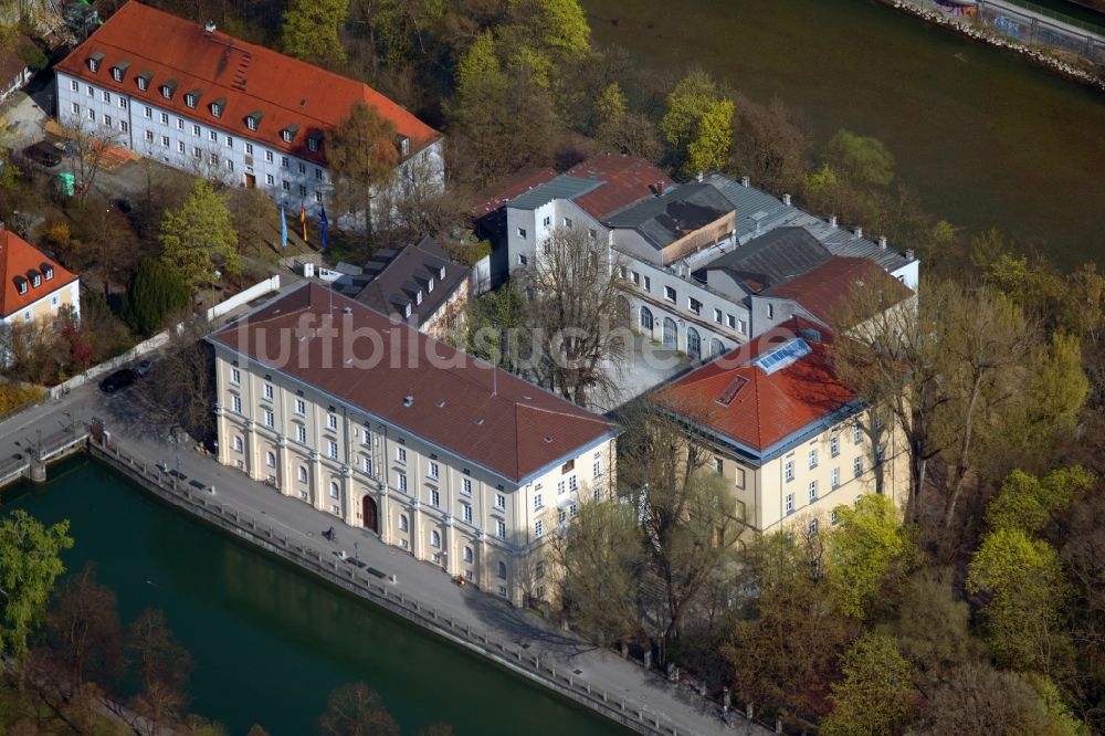 Luftaufnahme München - Insel - Praterinsel - am Ufer des Flussverlaufes der Isar in München im Bundesland Bayern, Deutschland