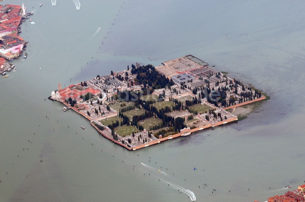 Luftaufnahme Venedig - Insel San Michele im Norden von Venedig in Italien
