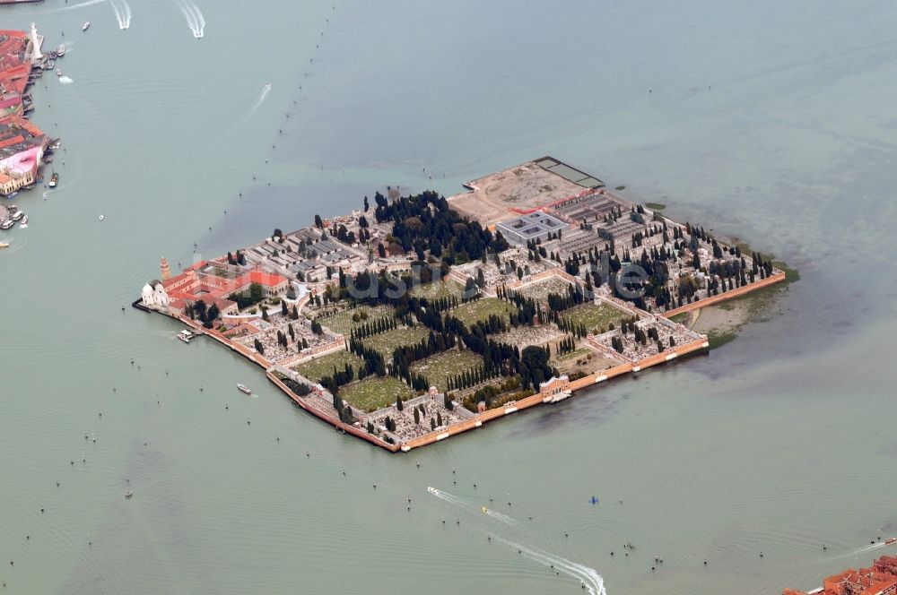 Venedig von oben - Insel San Michele im Norden von Venedig in Italien
