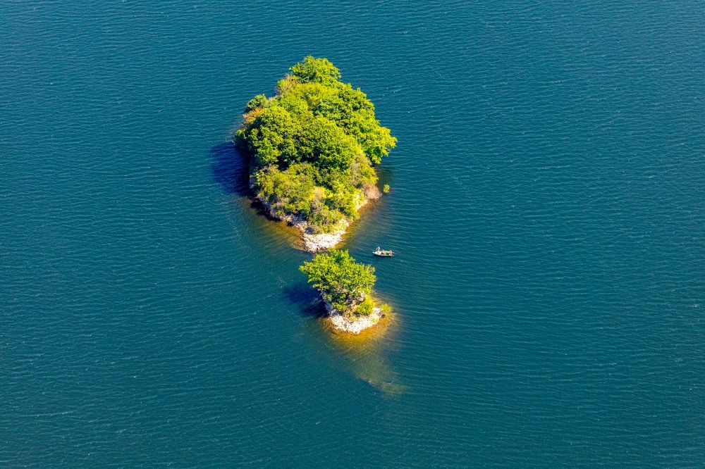 Luftbild Bringhausen - Insel am Ufer des Flußverlaufes der Eder in Bringhausen im Bundesland Hessen, Deutschland