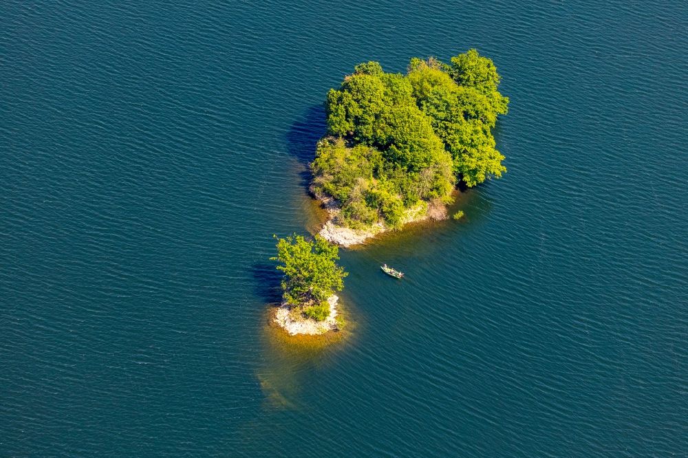 Luftaufnahme Bringhausen - Insel am Ufer des Flußverlaufes der Eder in Bringhausen im Bundesland Hessen, Deutschland