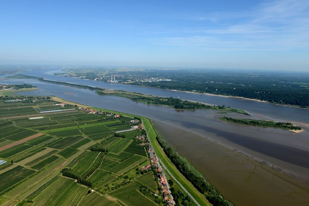 Luftaufnahme Jork - Insel am Ufer des Flußverlaufes der Elbe in Neßsand im Bundesland Niedersachsen