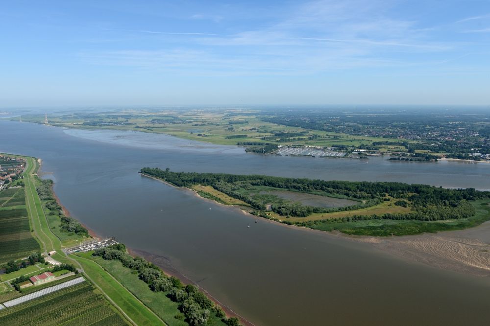 Luftaufnahme Jork - Insel am Ufer des Flußverlaufes der Elbe in Neßsand im Bundesland Niedersachsen