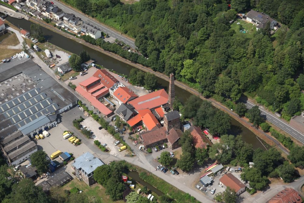 Luftbild Fachbach - Insel am Ufer des Flußverlaufes der Lahn im Ortsteil Auf der Oberau in Fachbach im Bundesland Rheinland-Pfalz, Deutschland