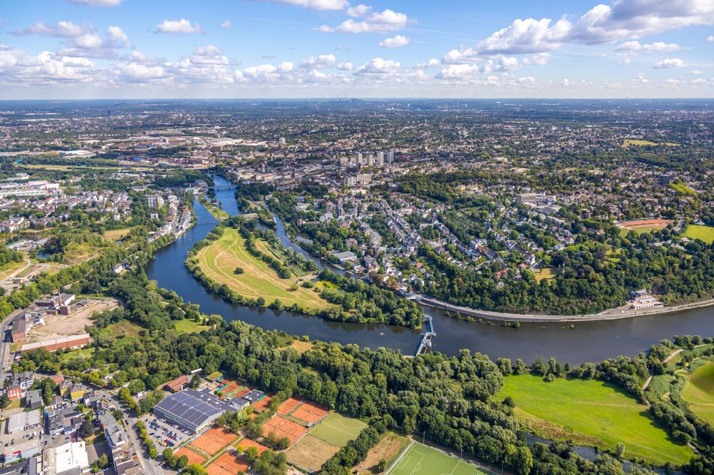 Luftaufnahme Mülheim an der Ruhr - Insel am Ufer des Flussverlaufes in Mülheim an der Ruhr im Bundesland Nordrhein-Westfalen, Deutschland
