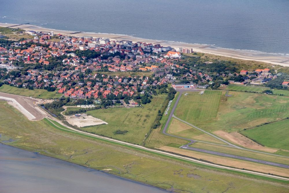 Luftaufnahme Wangerooge - Insel Wangerooge mit Ortsbereich in Wangerooge im Bundesland Niedersachsen, Deutschland