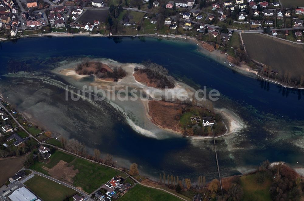 Luftaufnahme Stein am Rhein - Insel Werd im Flußverlauf des Rhein im Stadtgebiet Stein am Rhein im Kanton Schaffhausen in der Schweiz