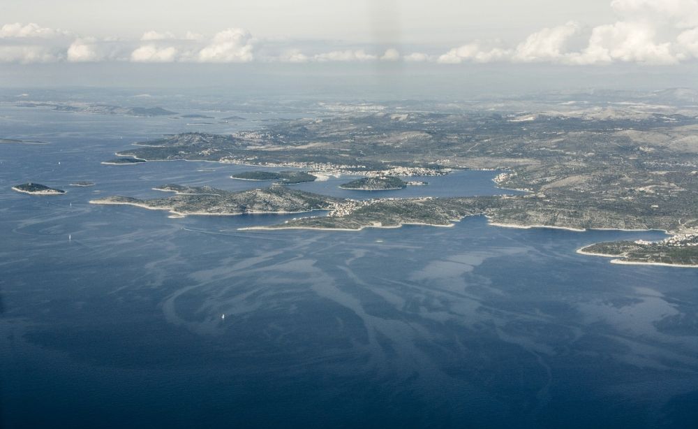 Luftbild Sibenik - Inselwelt vor der Adria-Küste von Sibenik in Kroatien