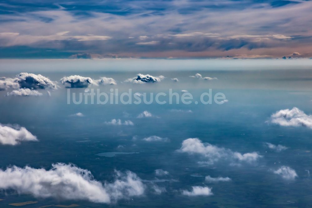 Luftaufnahme Idstedt - Inversions - Wetterlage am Horizont in Idstedt im Bundesland Schleswig-Holstein, Deutschland