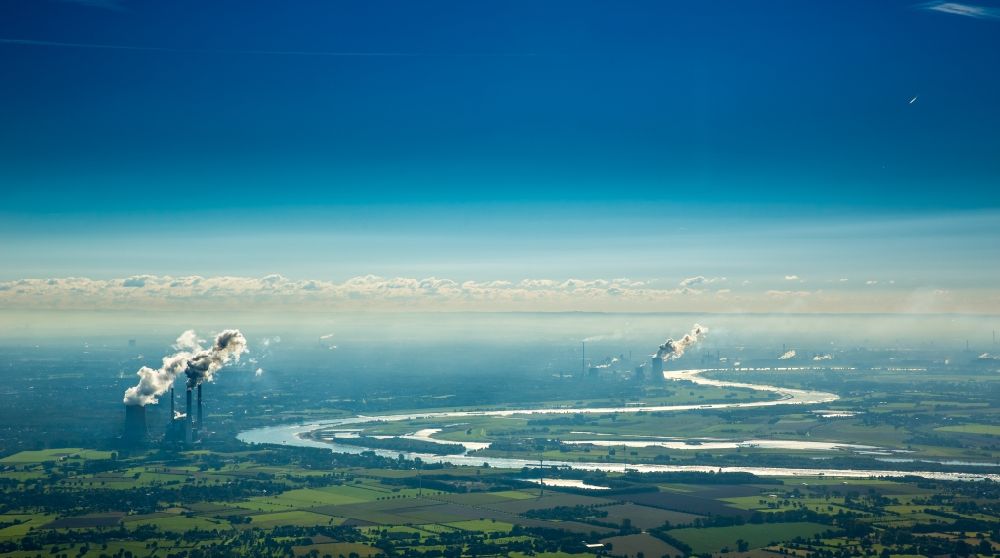 Luftaufnahme Voerde (Niederrhein) - Inversions - Wetterlage am Horizont in Voerde (Niederrhein) im Bundesland Nordrhein-Westfalen