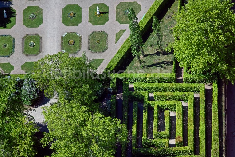 Weimar von oben - Irrgarten - Labyrinth im Schlosspark von Schloss Belvedere in Weimar im Bundesland Thüringen, Deutschland