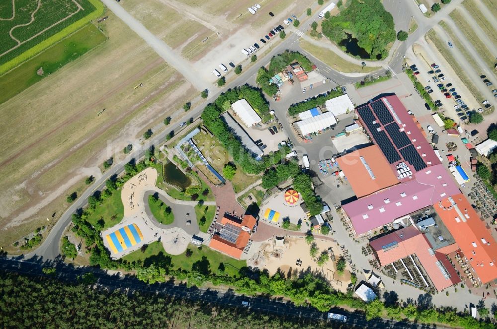 Luftaufnahme Klaistow - Irrgarten - Labyrinth mit den Umrissen am Spargel- und Erlebnishof Klaistow auf einem Feld in Klaistow im Bundesland Brandenburg, Deutschland