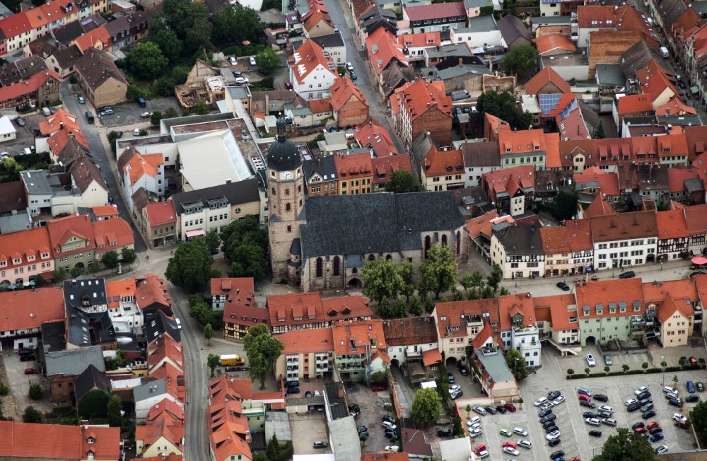 Luftaufnahme Sangerhausen - Jacobikirche am historischen Marktplatz der Innenstadt in Sangerhausen im Bundesland Sachsen-Anhalt