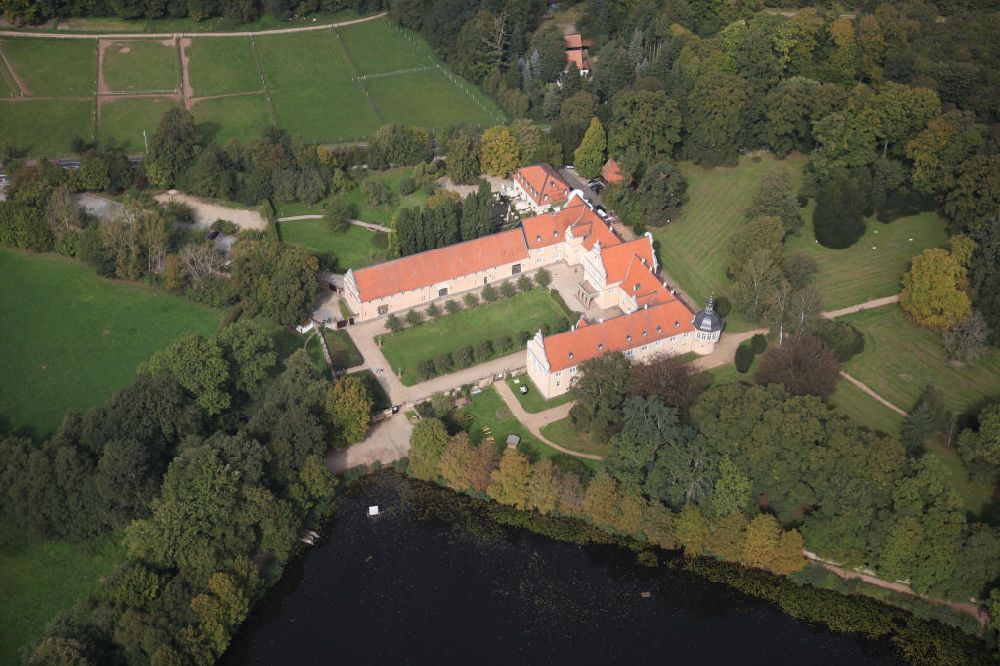 DARMSTADT von oben - Jagdschloss Kranichstein im gleichnamigen Stadtteil im Norden von Darmstadt