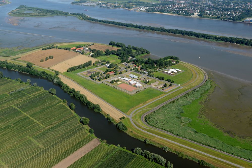 Luftaufnahme Jork - Justizvollzugsanstalt JVA Hahnöfersand in Jork im Bundesland Niedersachsen, Deutschland