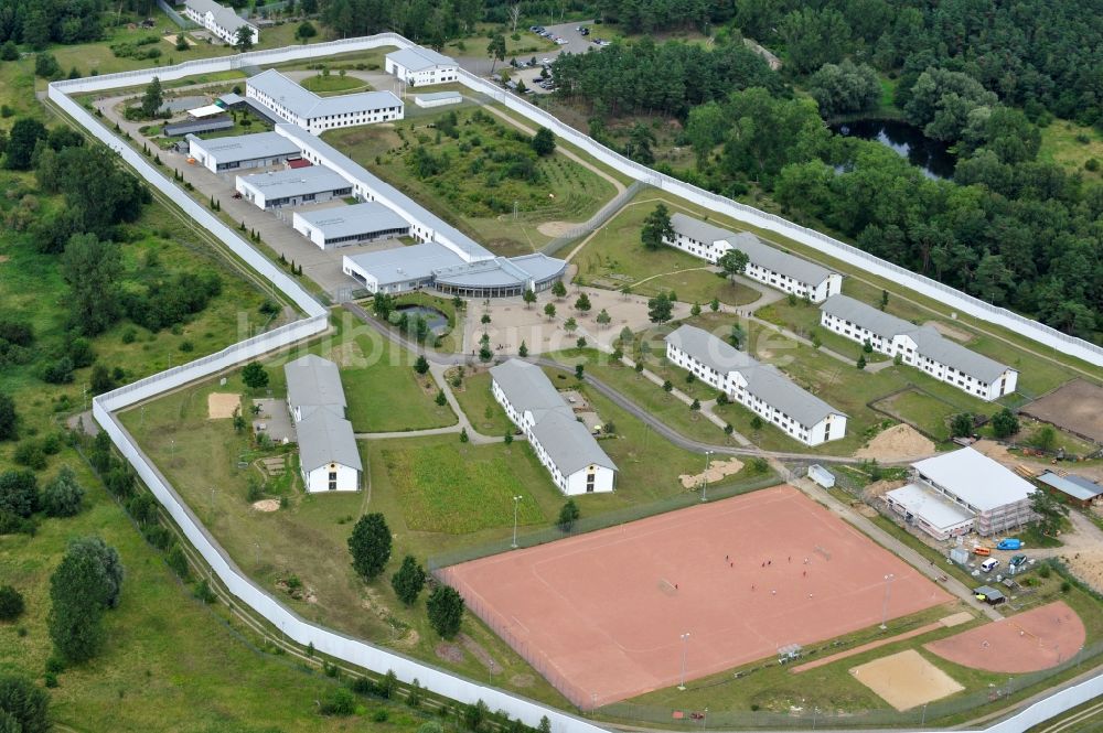 Neustrelitz von oben - Justizvollzugsanstalt JVA Am Kaulksee in Neustrelitz im Bundesland Mecklenburg-Vorpommern, Deutschland