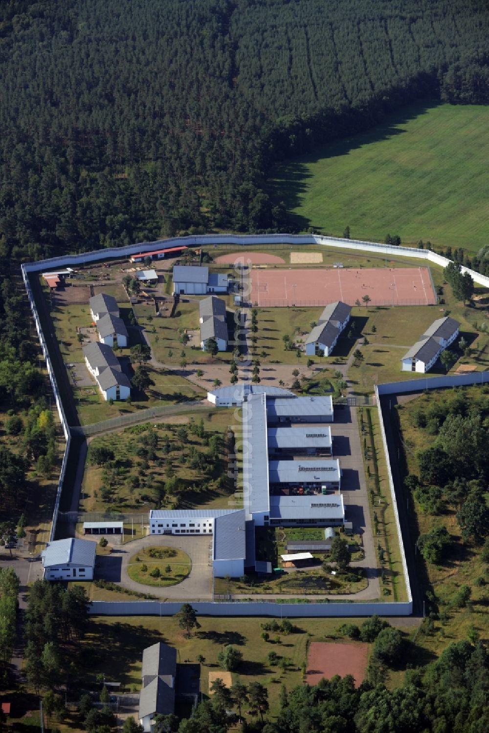 Luftbild Neustrelitz - Justizvollzugsanstalt JVA Am Kaulksee in Neustrelitz im Bundesland Mecklenburg-Vorpommern, Deutschland