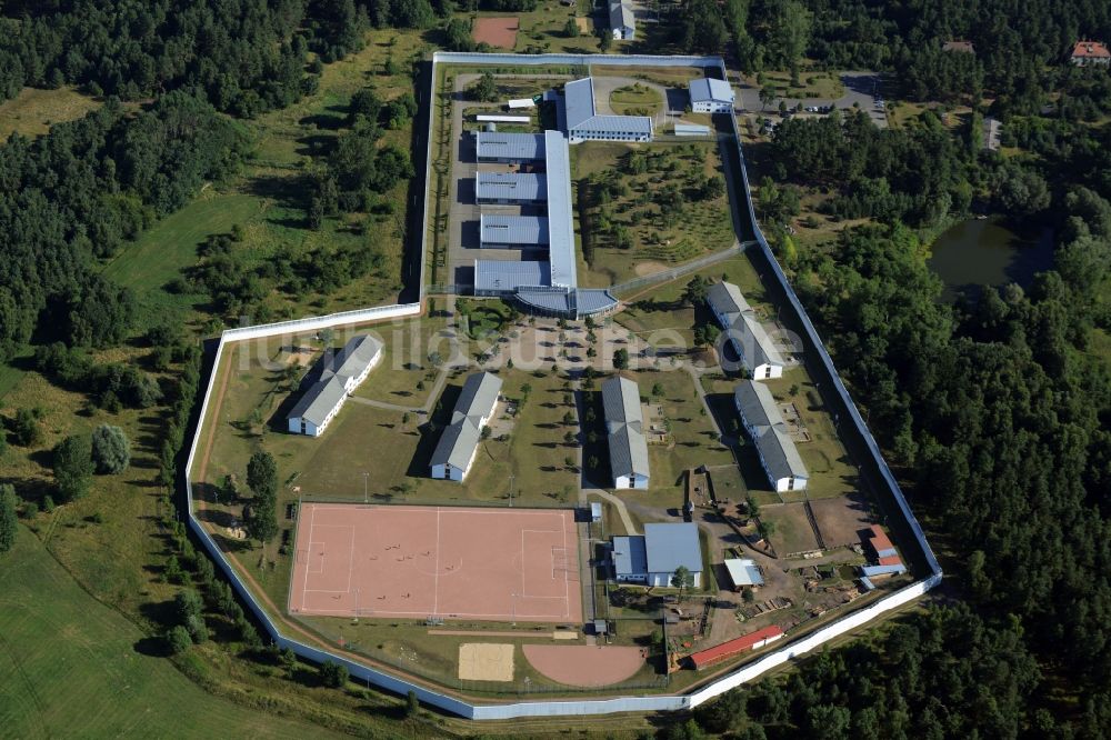 Neustrelitz aus der Vogelperspektive: Justizvollzugsanstalt JVA Am Kaulksee in Neustrelitz im Bundesland Mecklenburg-Vorpommern, Deutschland