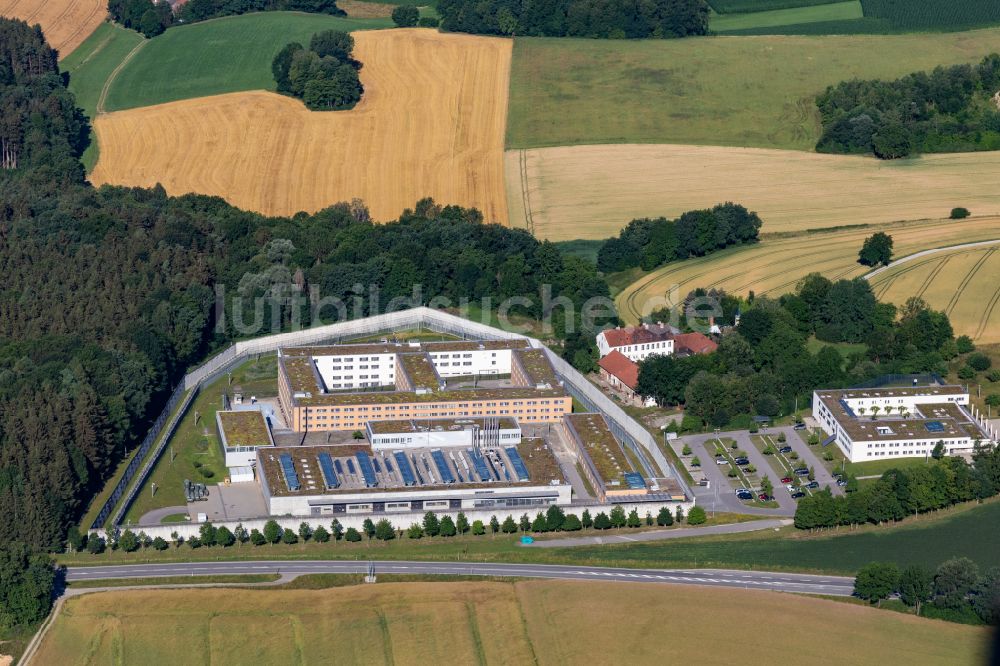 Landshut aus der Vogelperspektive: Justizvollzugsanstalt JVA in Landshut-Berggrub im Bundesland Bayern