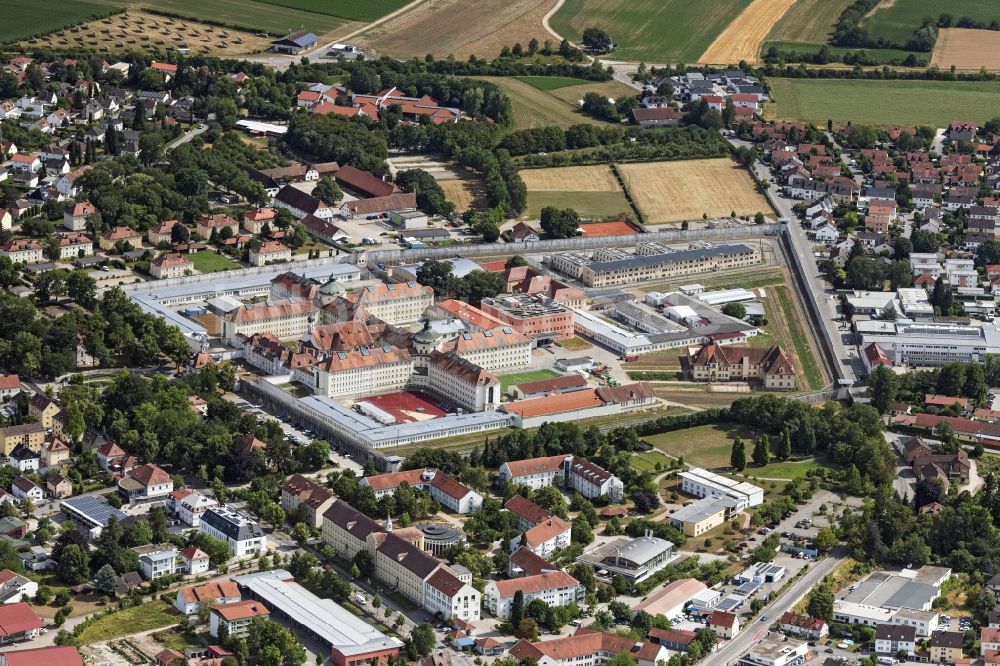 Straubing aus der Vogelperspektive: Justizvollzugsanstalt JVA Straubing in Straubing im Bundesland Bayern, Deutschland
