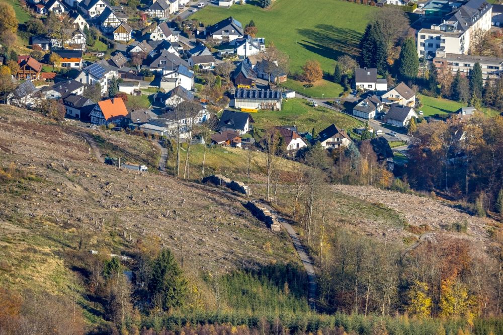 Luftaufnahme Arnsberg - Kahle Fläche eines gerodeten Waldbestandes in Arnsberg im Bundesland Nordrhein-Westfalen, Deutschland