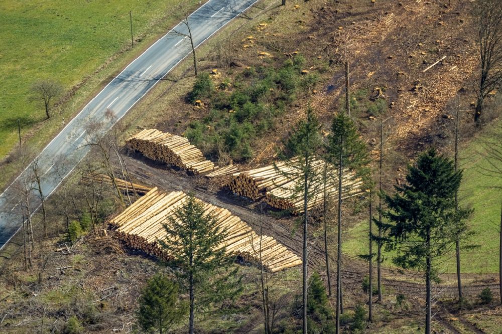 Luftaufnahme Kruberg - Kahle Fläche eines gerodeten Waldbestandes auf dem Kihlenberg in Kruberg im Bundesland Nordrhein-Westfalen, Deutschland