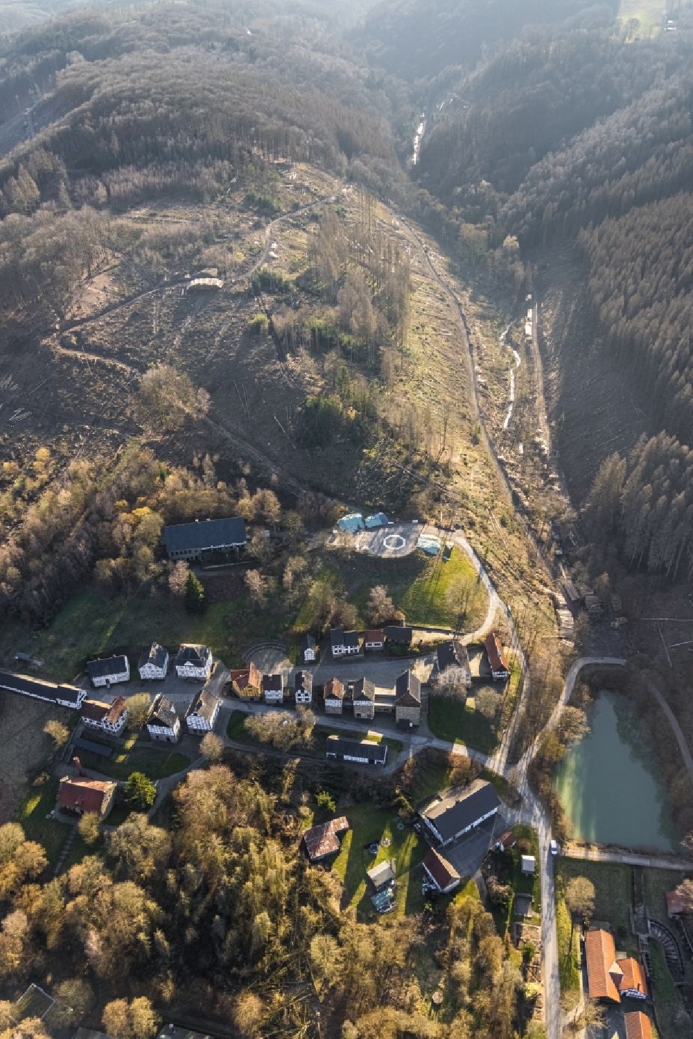 Luftaufnahme Hagen - Kahle Fläche eines gerodeten Waldbestandes am Ortskern im Ortsteil Dahl in Hagen im Bundesland Nordrhein-Westfalen, Deutschland