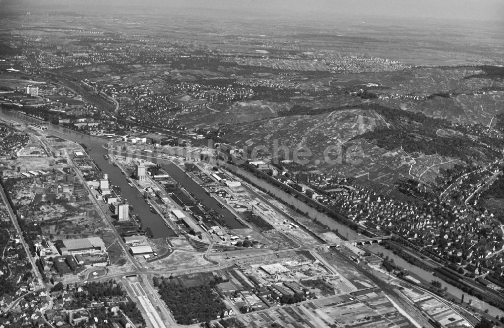 Stuttgart aus der Vogelperspektive: Kai und Hafenbecken des Binnenhafen Neckarhafen in Stuttgart im Bundesland Baden-Württemberg, Deutschland
