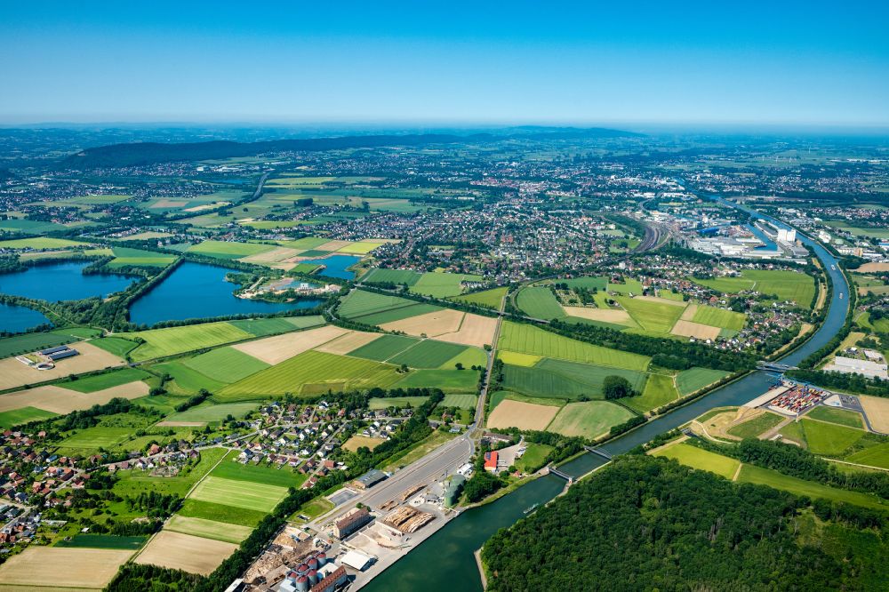 Luftaufnahme Berenbusch - Kai und Hafenbecken des Binnenhafen am Ufer des Mittellandkanal in Berenbusch im Bundesland Niedersachsen, Deutschland