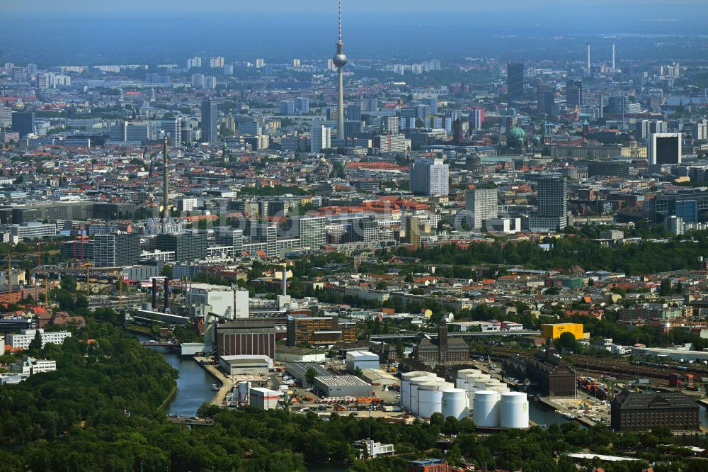 Luftbild Berlin - Kaianlagen und Schiffs- Anlegestellen am Hafenbecken des Binnenhafen Berliner Westhafen in Berlin, Deutschland