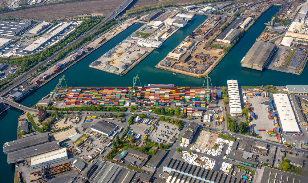 Luftbild Dortmund - Kaianlagen und Schiffs- Anlegestellen am Hafenbecken des Binnenhafen in Dortmund im Bundesland Nordrhein-Westfalen, Deutschland