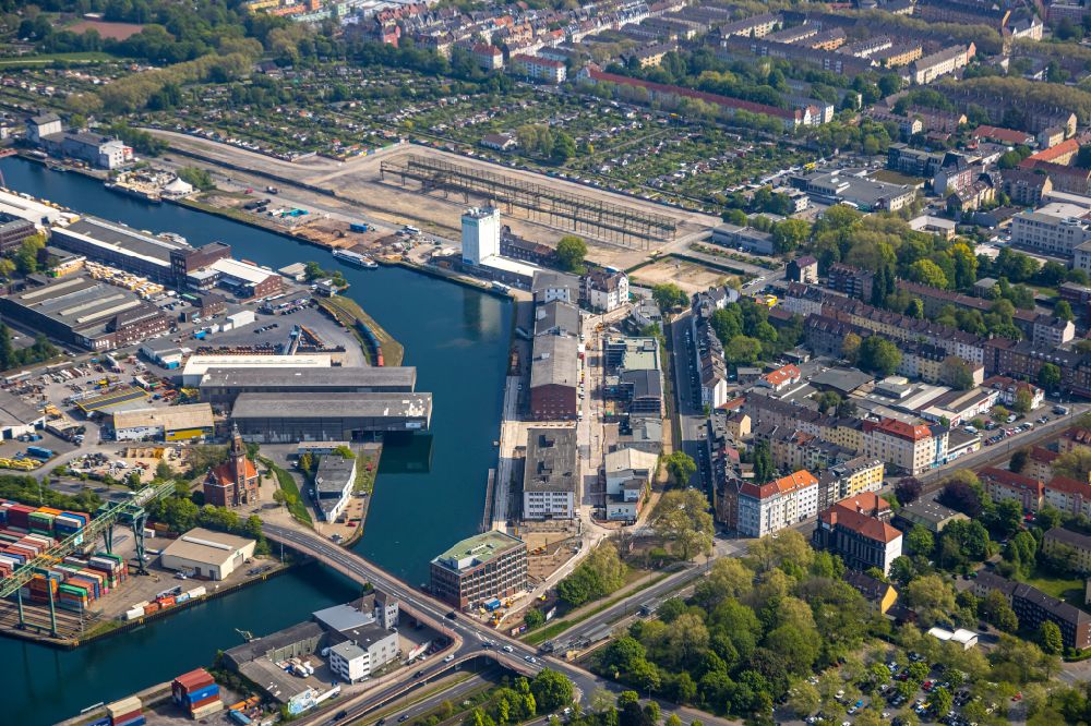 Luftaufnahme Dortmund - Kaianlagen und Schiffs- Anlegestellen am Hafenbecken des Binnenhafen an der Speicherstraße in Dortmund im Bundesland Nordrhein-Westfalen, Deutschland