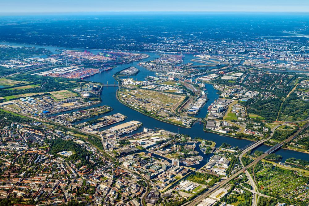 Hamburg von oben - Kaianlagen und Schiffs- Anlegestellen an den Hafenbecken von Seehafen 1 bis 4 an der Süderelbe im Ortsteil Harburg in Hamburg, Deutschland