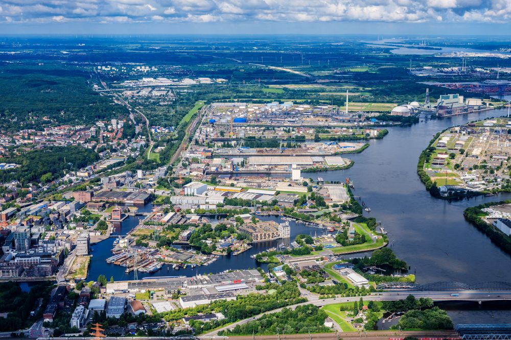 Luftbild Hamburg - Kaianlagen und Schiffs- Anlegestellen an den Hafenbecken von Seehafen 1 bis 4 an der Süderelbe im Ortsteil Harburg in Hamburg, Deutschland
