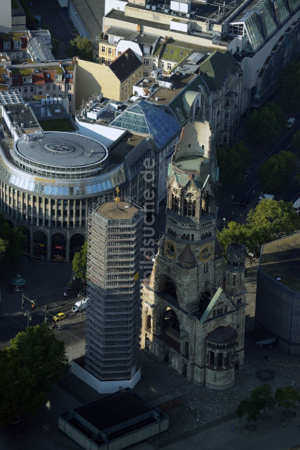 Berlin aus der Vogelperspektive: Kaiser-Wilhelm-Gedächtniskirche am Breitscheidplatz in Berlin
