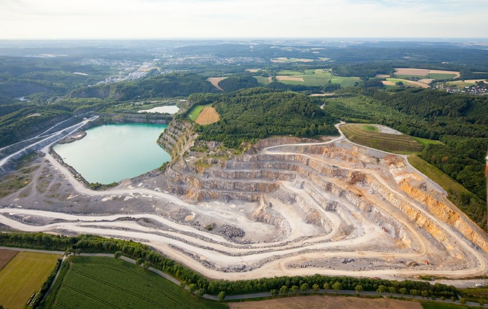 Luftbild Balve - Kalkstein- Tagebau in Balve im Bundesland Nordrhein-Westfalen