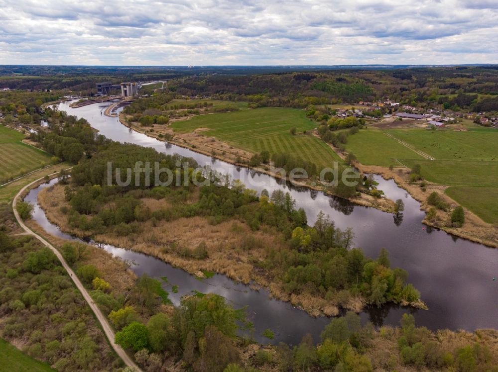 Liepe aus der Vogelperspektive: Kanalverlauf und Uferbereiche des Oder- Havel- Kanals in Liepe im Bundesland Brandenburg, Deutschland