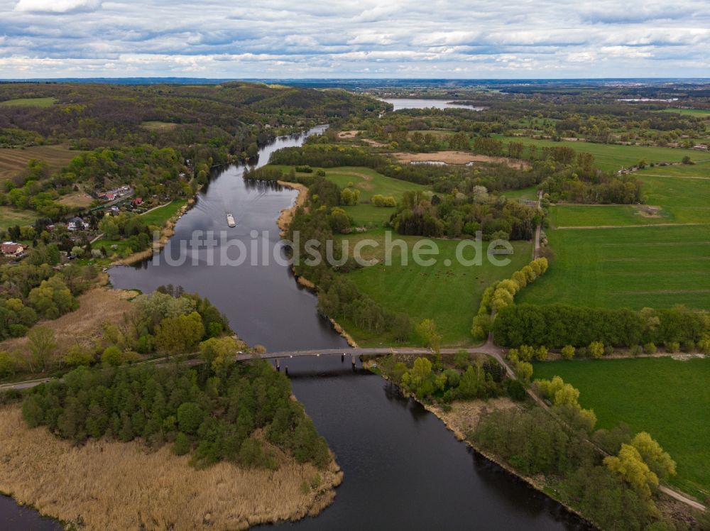 Liepe von oben - Kanalverlauf und Uferbereiche des Oder- Havel- Kanals in Liepe im Bundesland Brandenburg, Deutschland