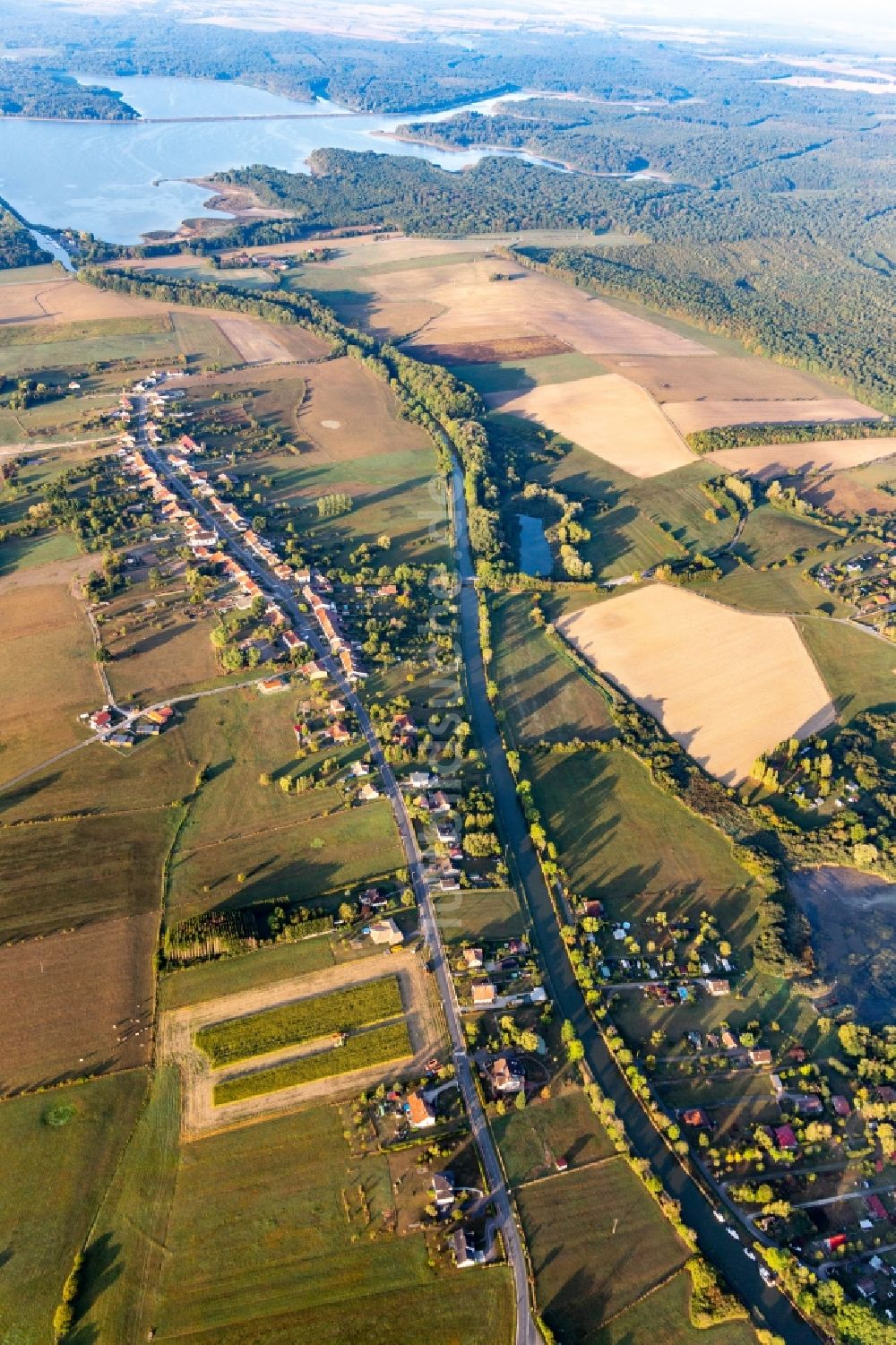 Luftbild Diane-Capelle - Kanalverlauf und Uferbereiche des Verbindungskanales Canal des Houlières de la Sarre in Diane-Capelle in Grand Est, Frankreich